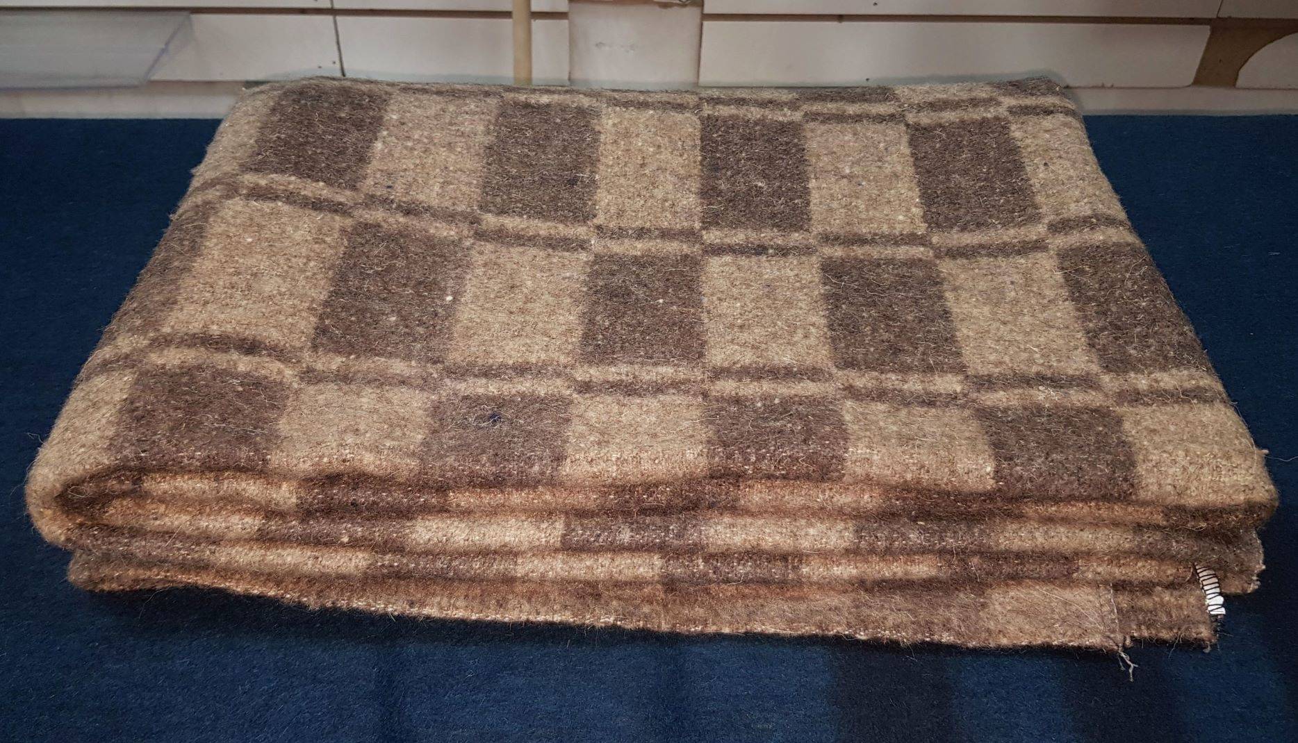 Одеяло полушерстяное в клетку